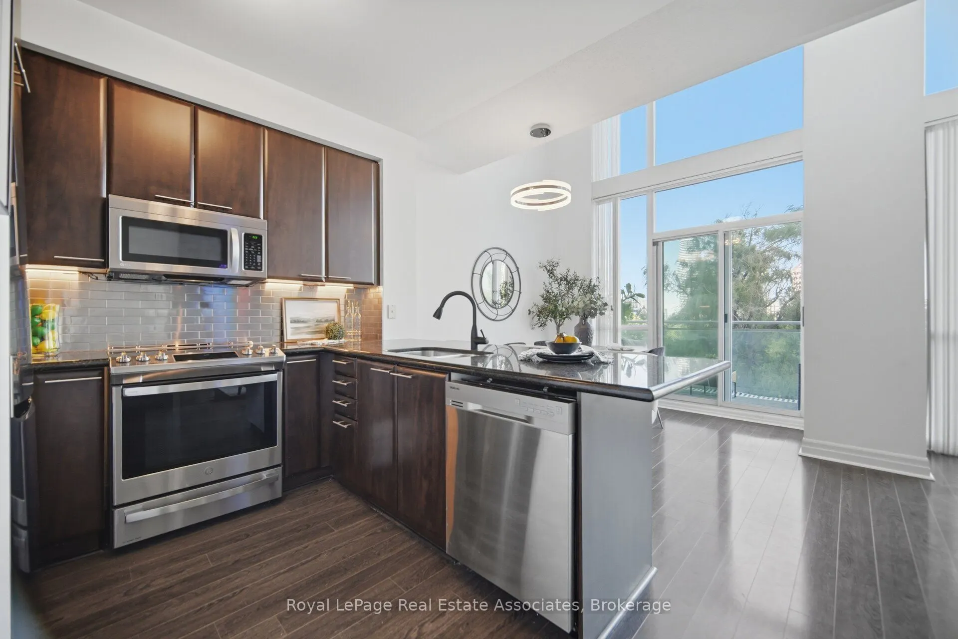 220 Burnhamthorpe Road W #305
