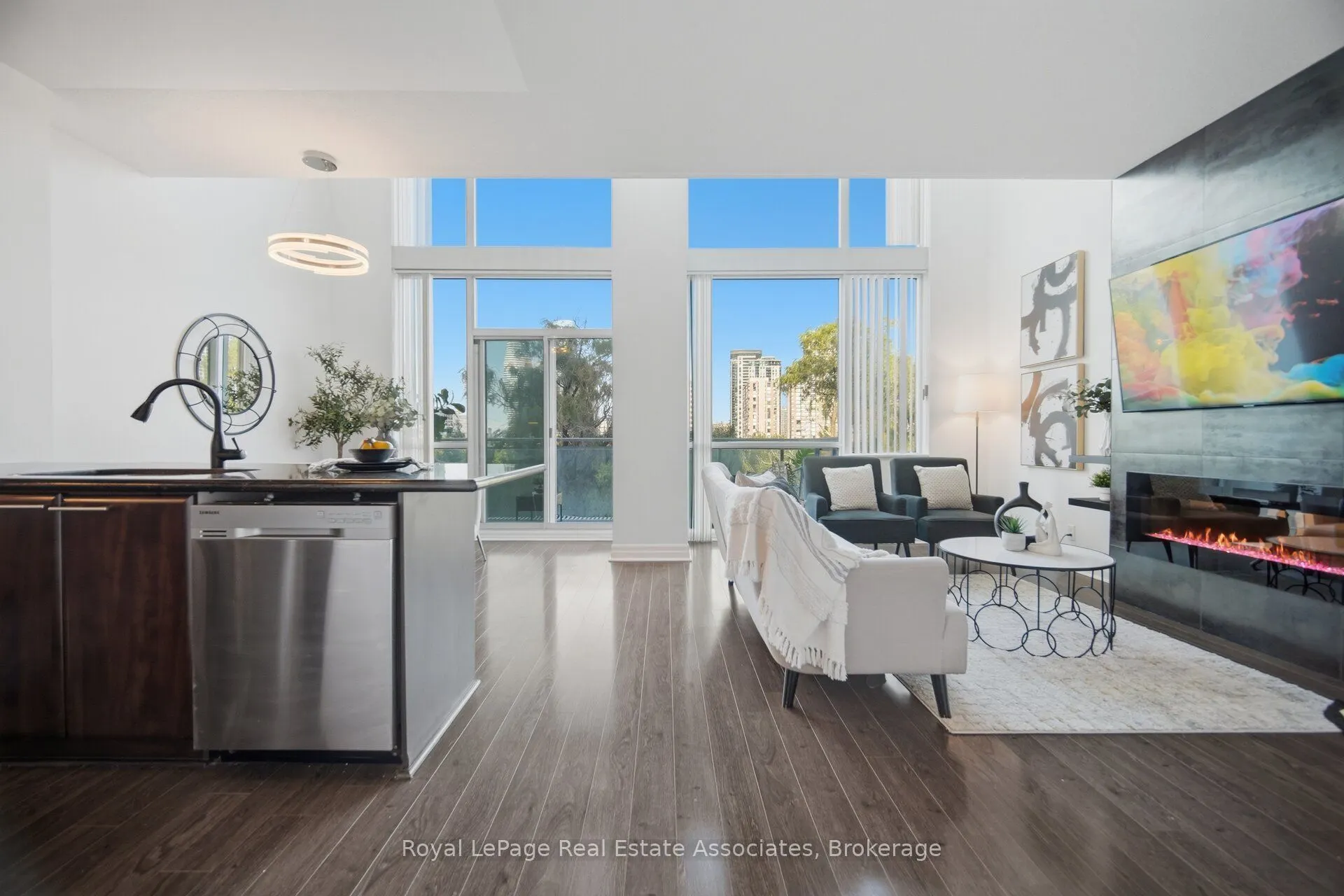 220 Burnhamthorpe Road W #305