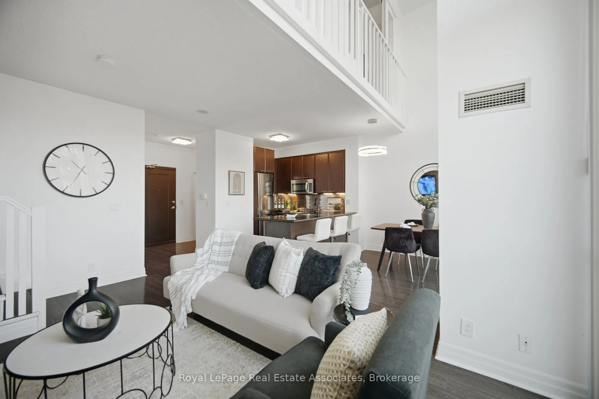 220 Burnhamthorpe Road W #305