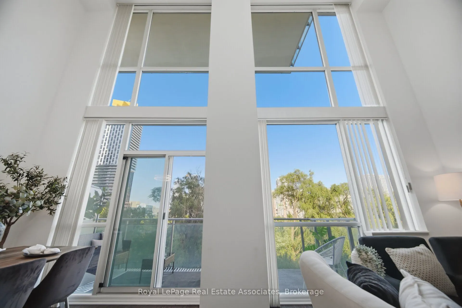 220 Burnhamthorpe Road W #305