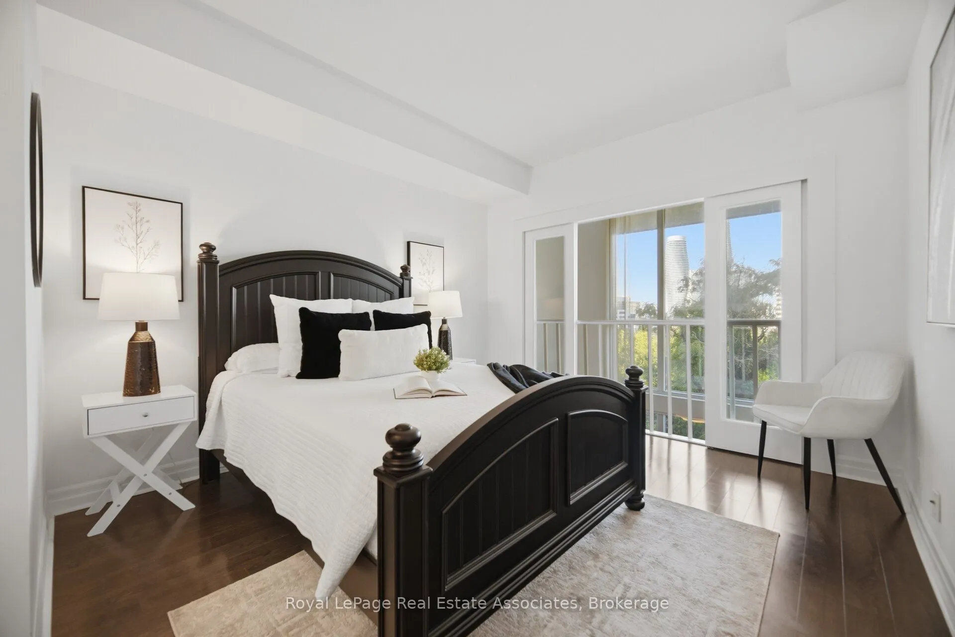 220 Burnhamthorpe Road W #305