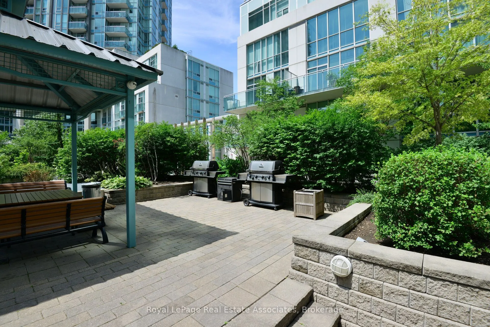 220 Burnhamthorpe Road W #305