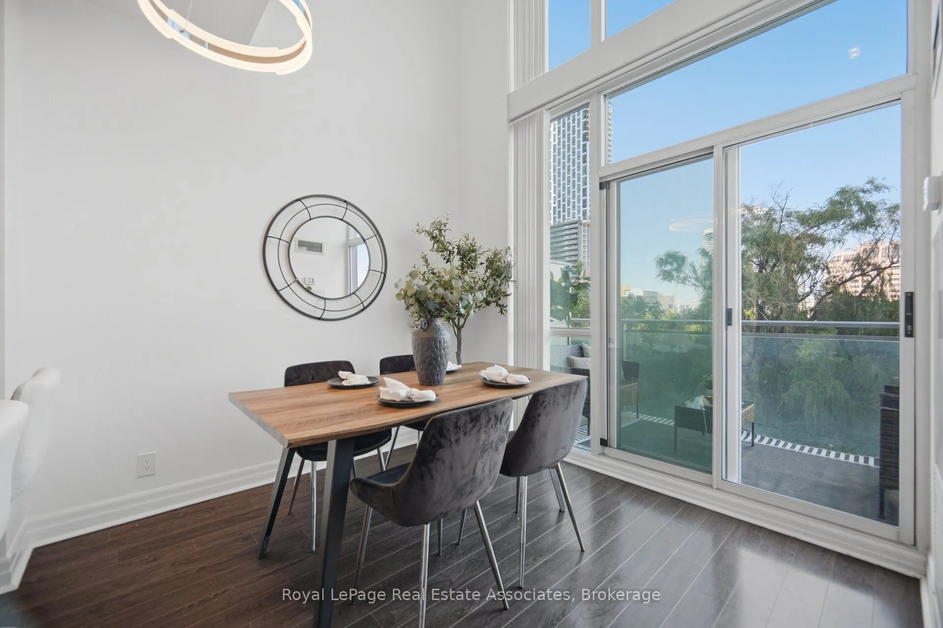 220 Burnhamthorpe Road W #305