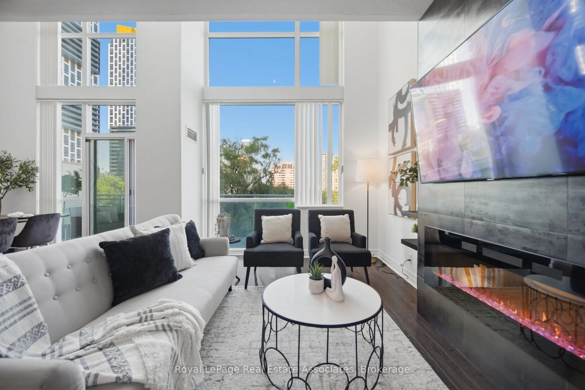 220 Burnhamthorpe Road W #305