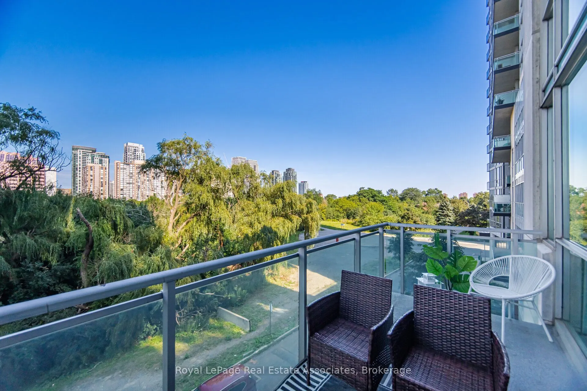 220 Burnhamthorpe Road W #305