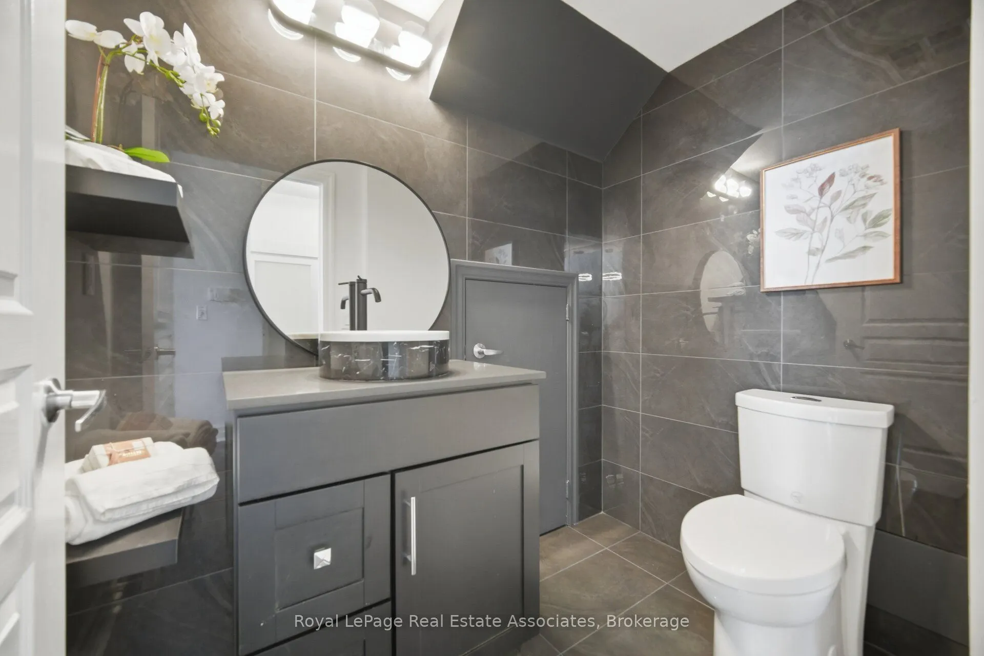 220 Burnhamthorpe Road W #305