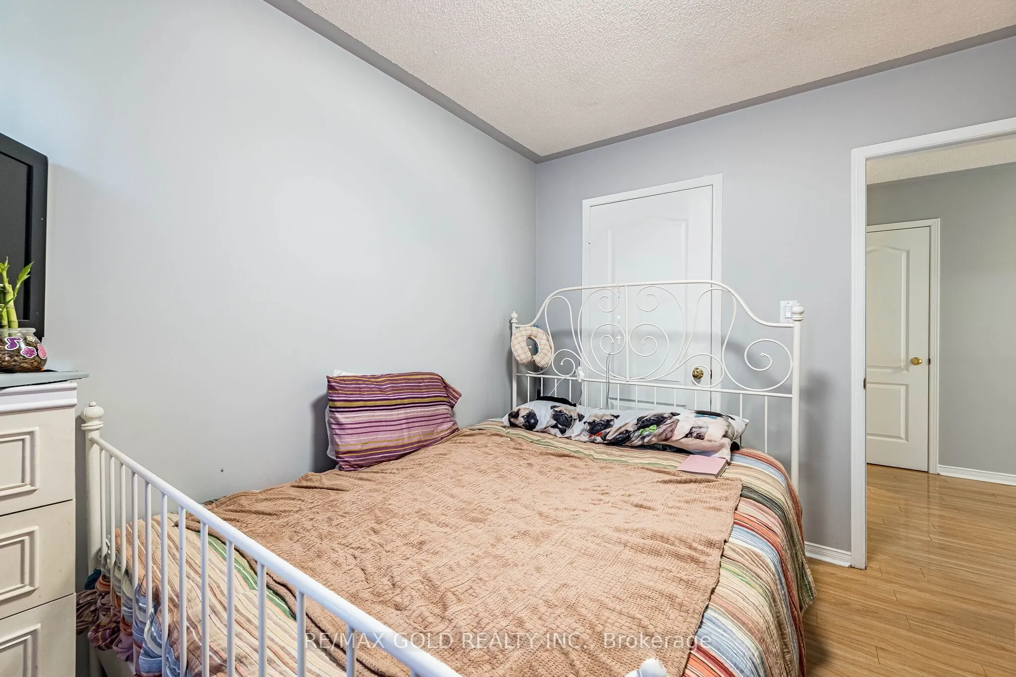 6 Mistdale Crescent