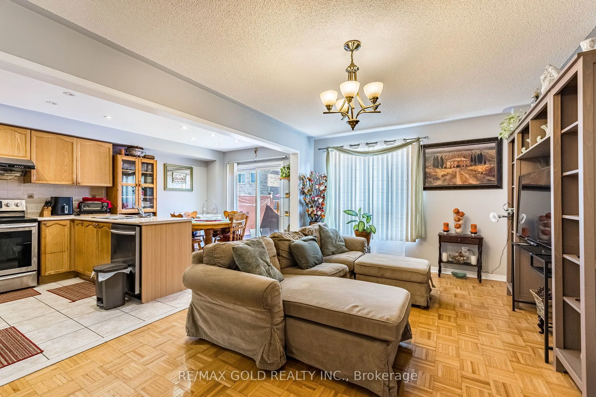 6 Mistdale Crescent