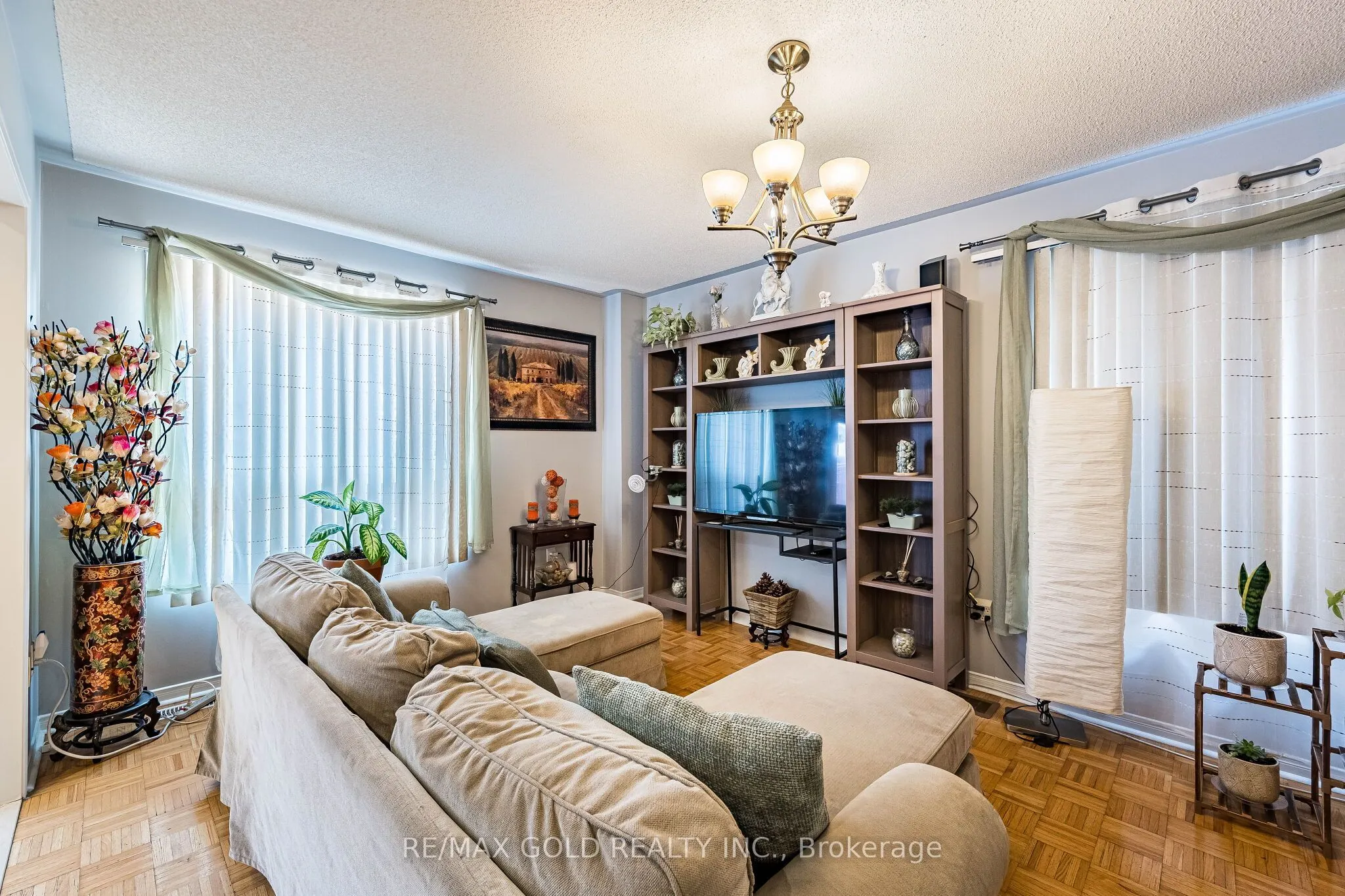 6 Mistdale Crescent