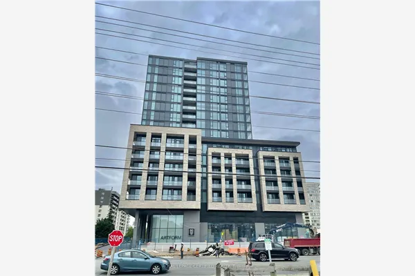 86 Dundas Street E