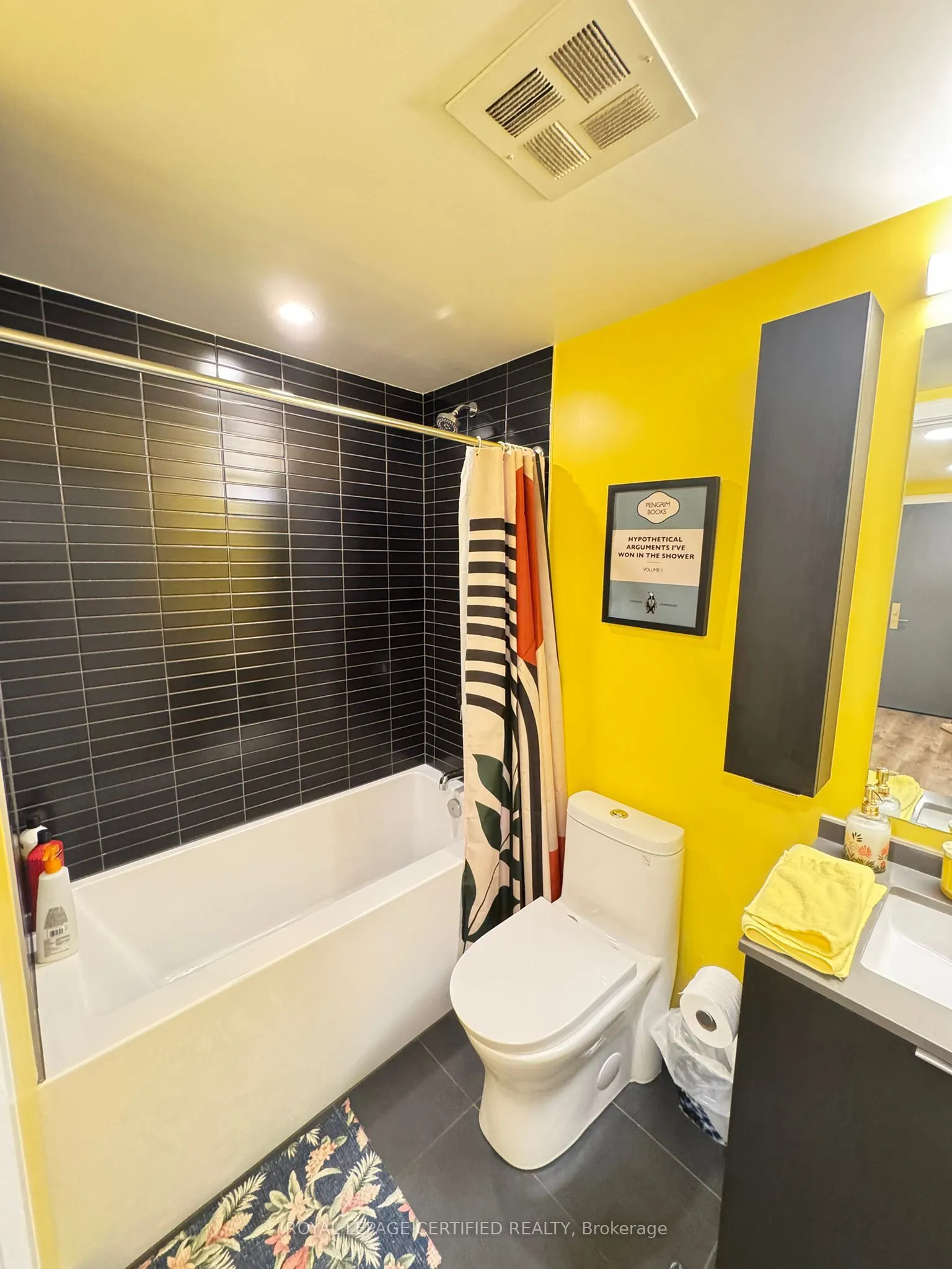 86 Dundas Street E #302
