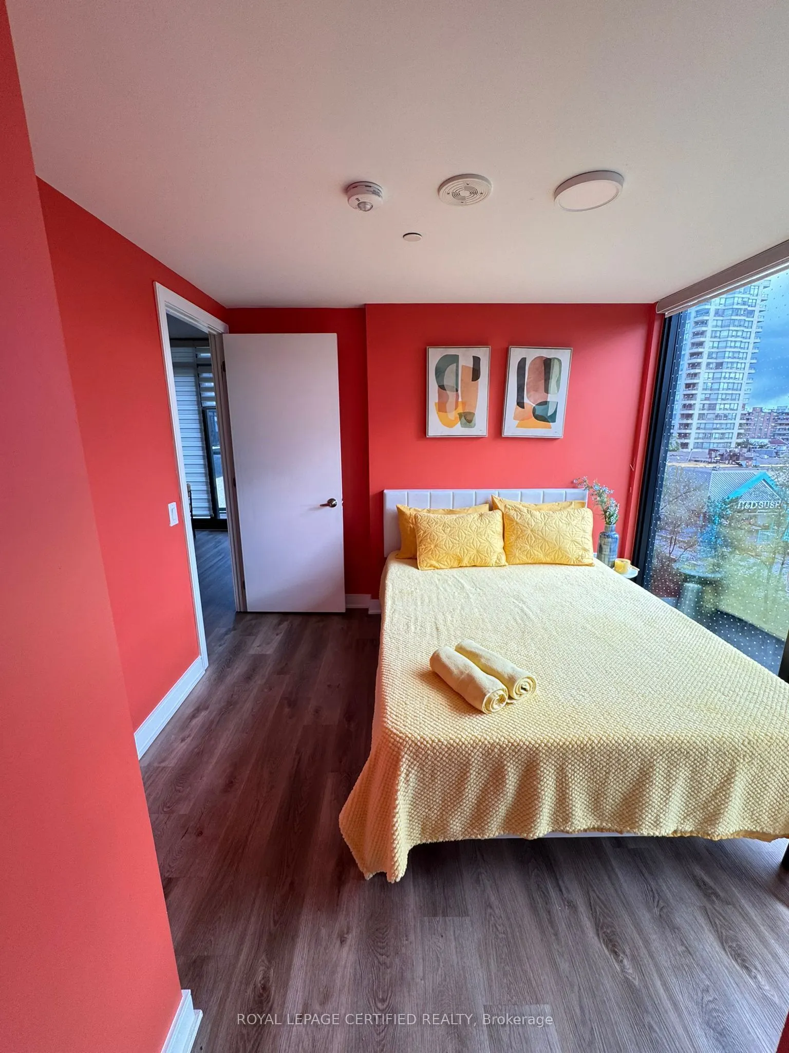 86 Dundas Street E #302