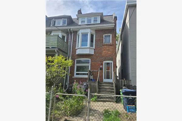 201/2 O'hara Avenue NE