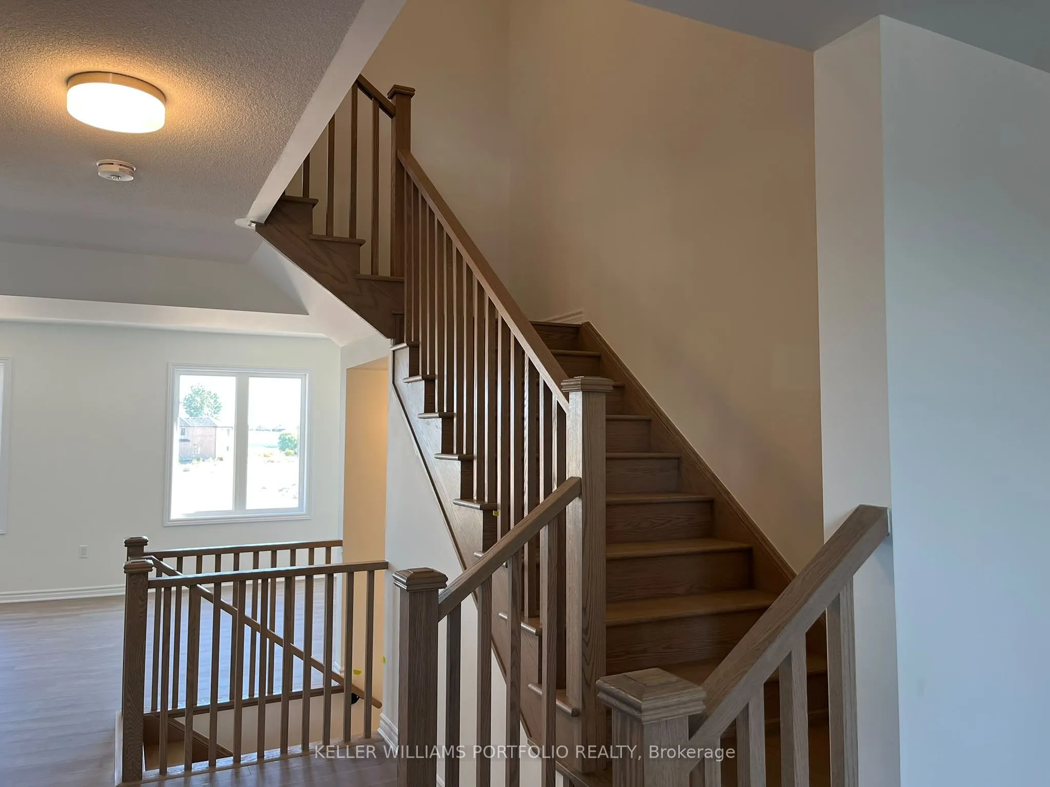 8 Thornbird Crescent #Upper