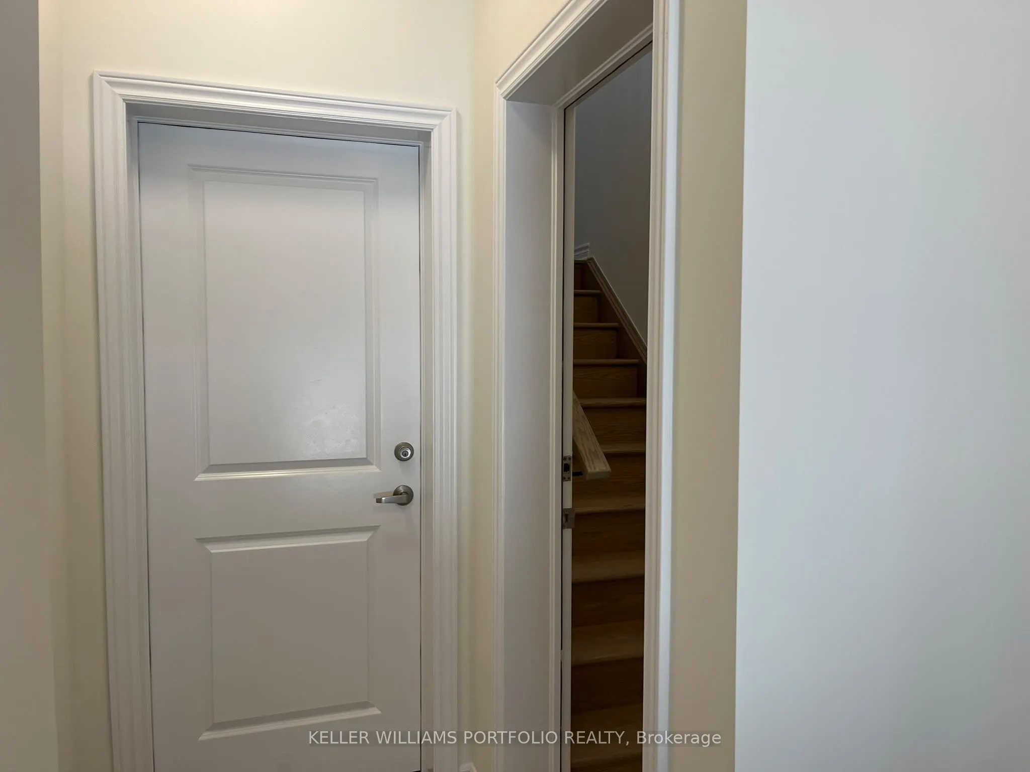 8 Thornbird Crescent #Upper