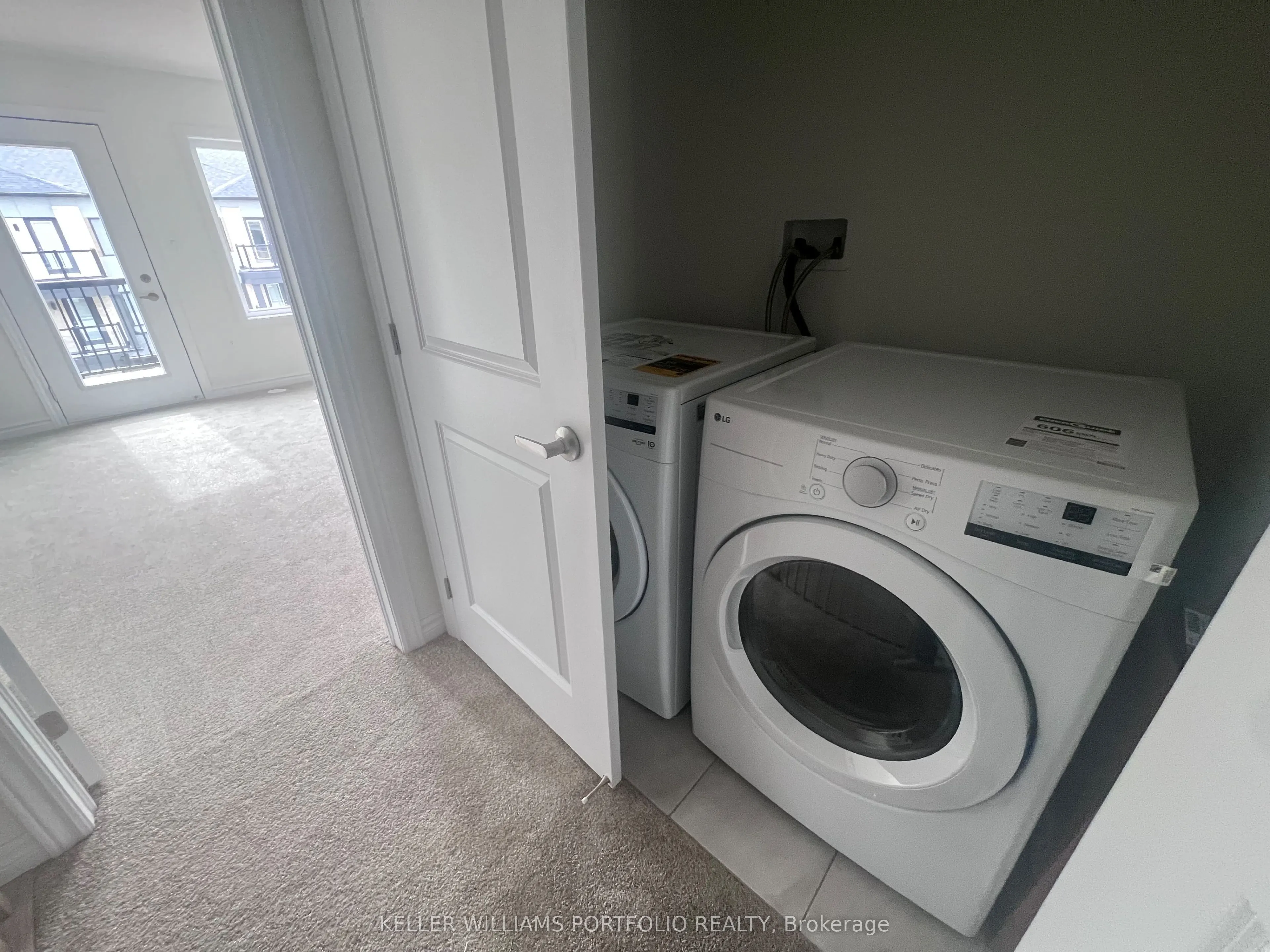 8 Thornbird Crescent #Upper