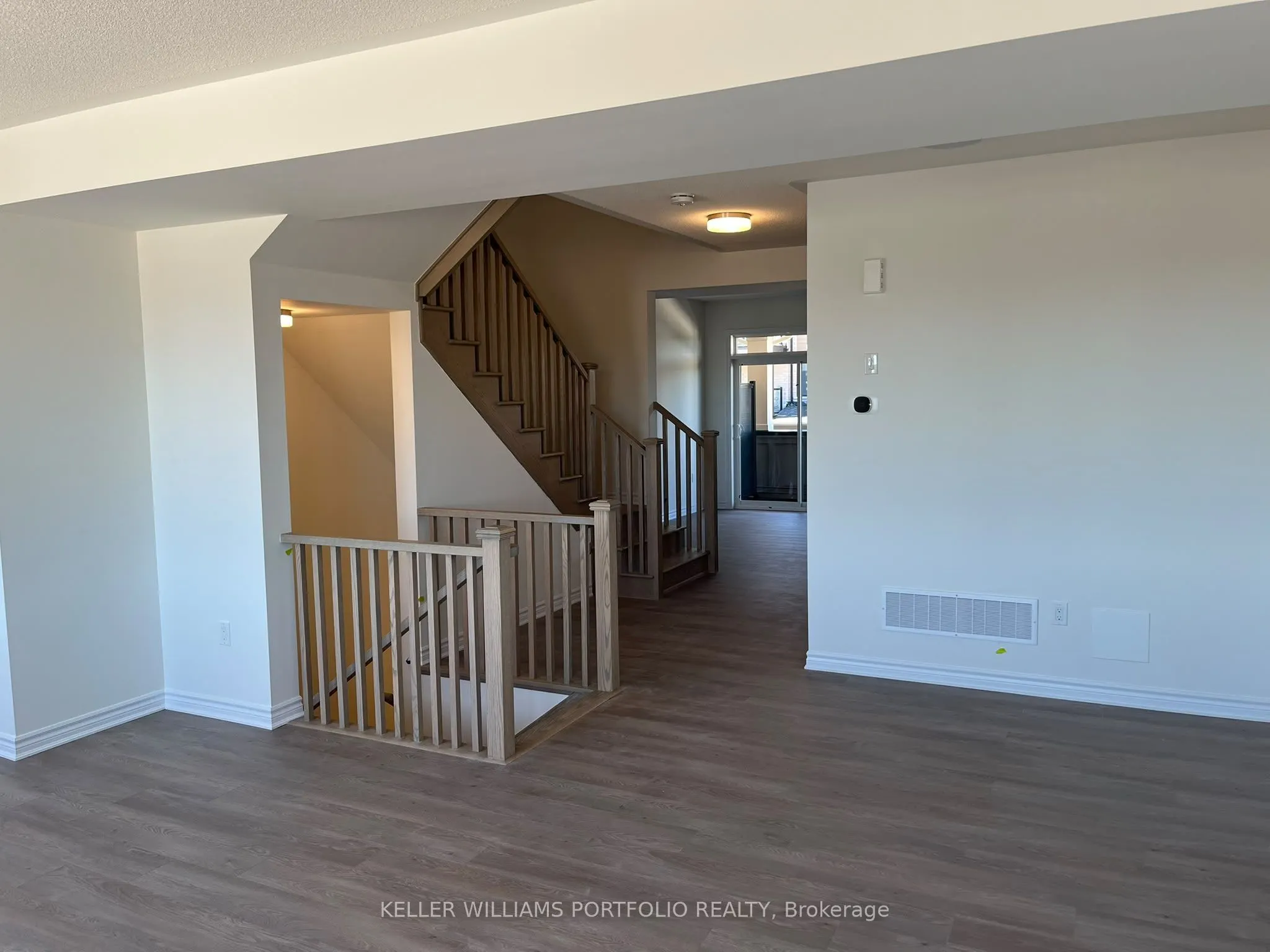 8 Thornbird Crescent #Upper