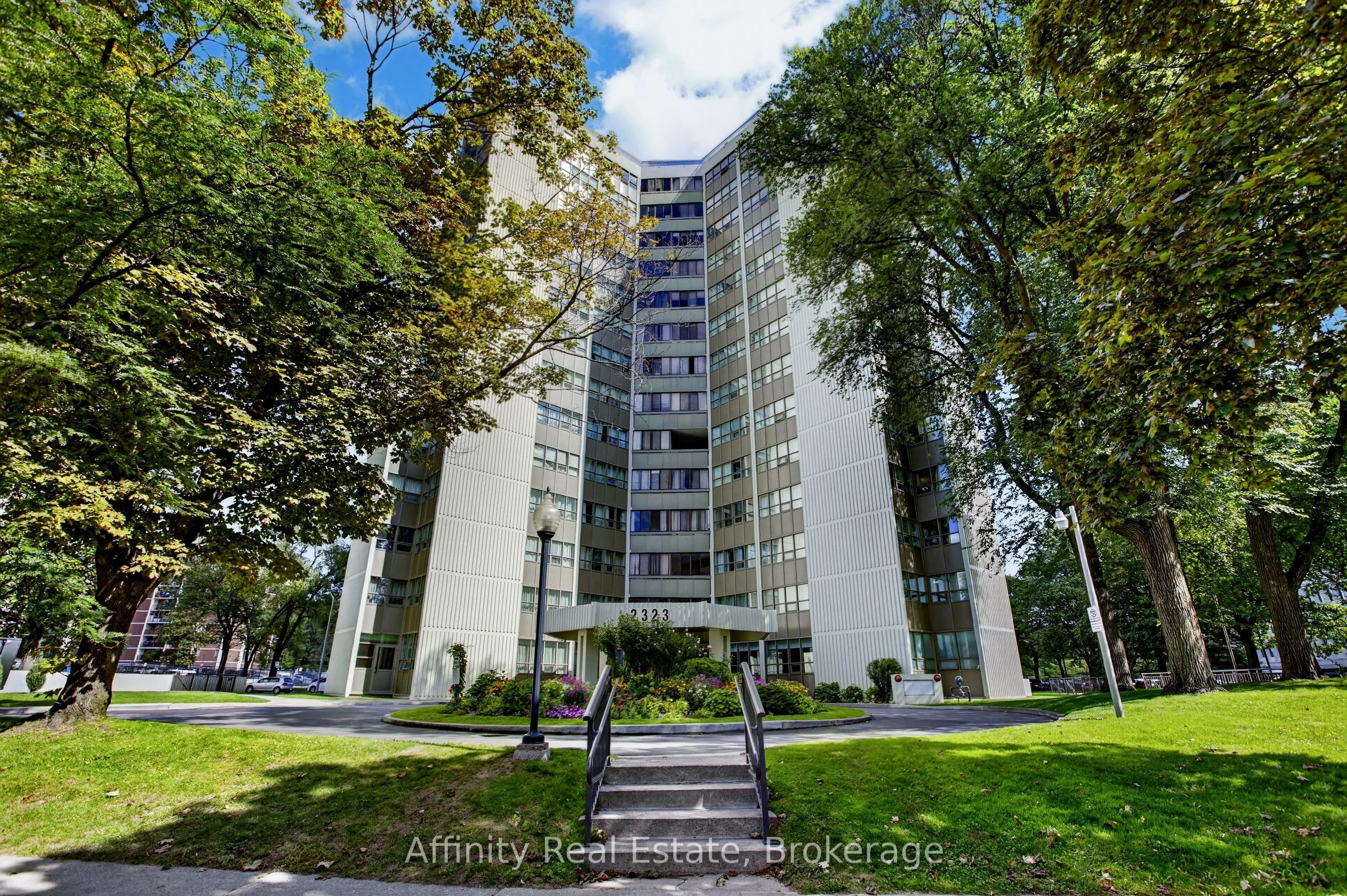 2323 Confederation Parkway #808