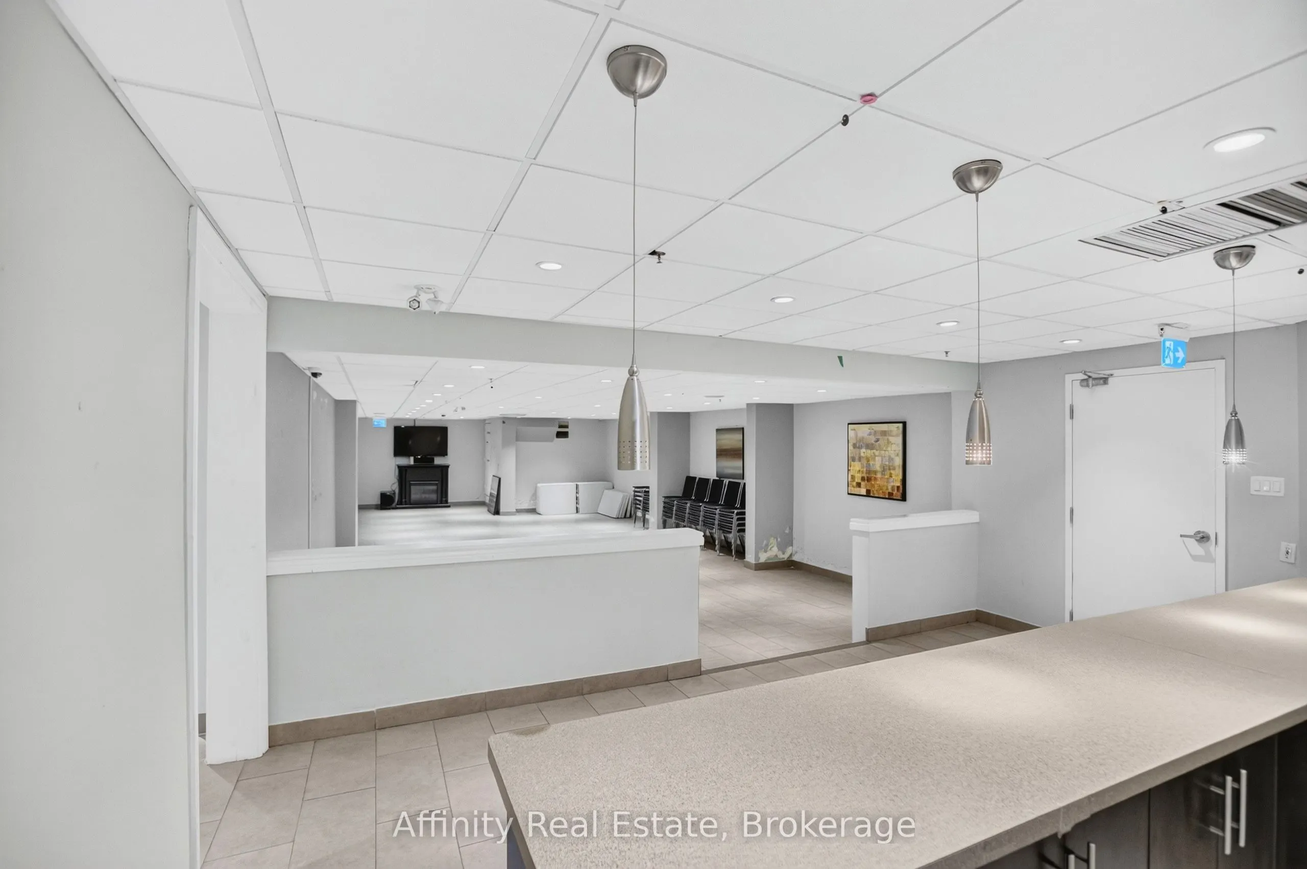 2323 Confederation Parkway #808