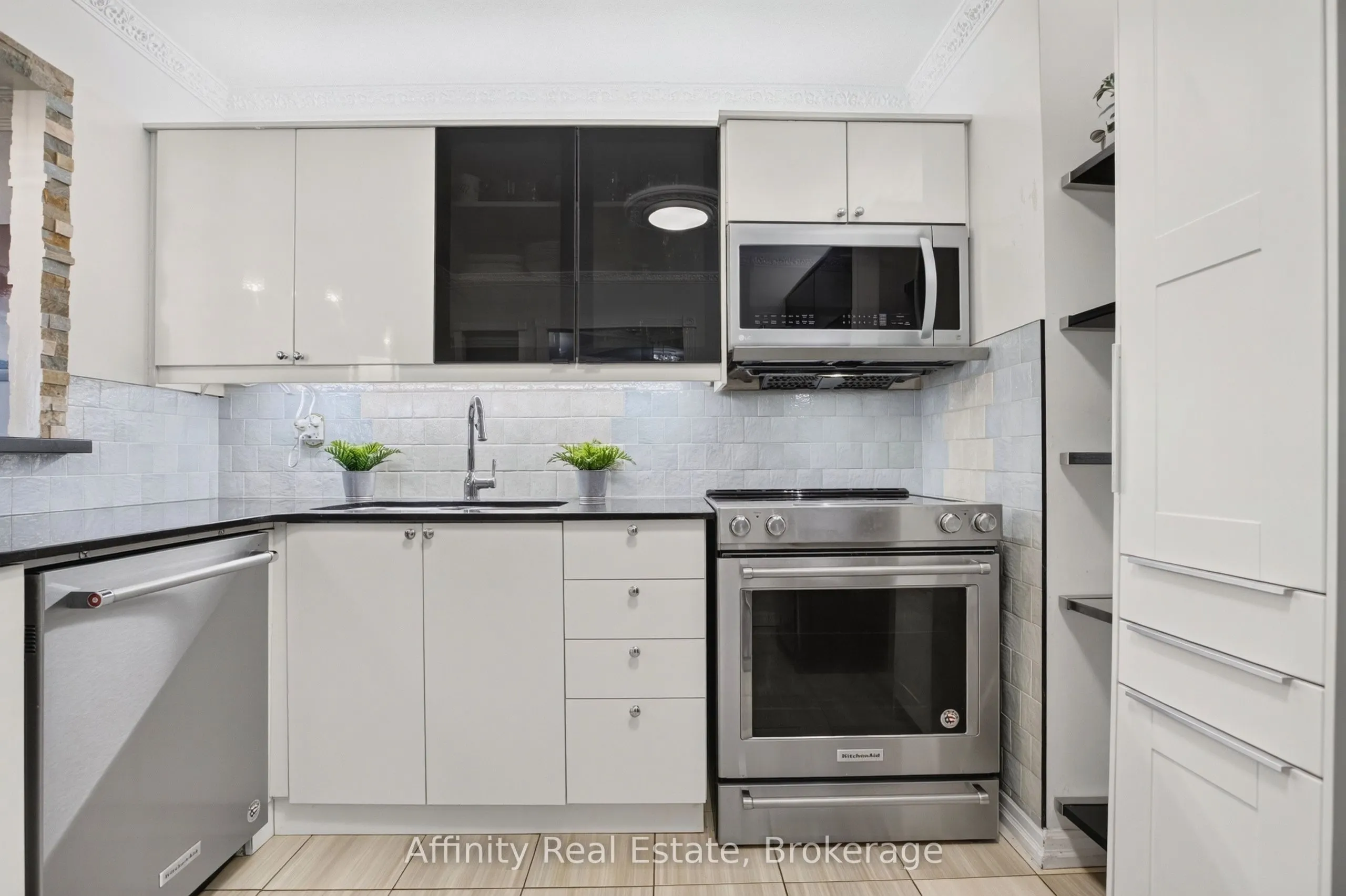 2323 Confederation Parkway #808