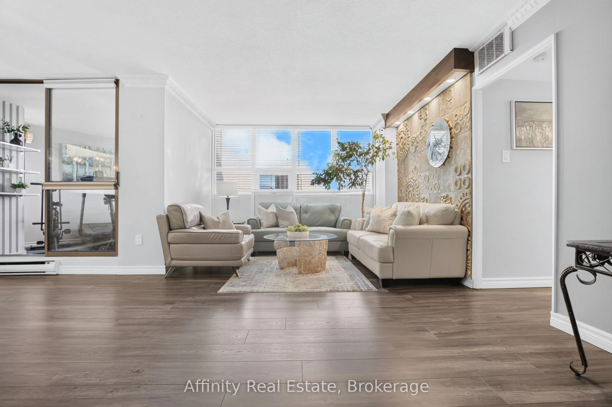 2323 Confederation Parkway #808