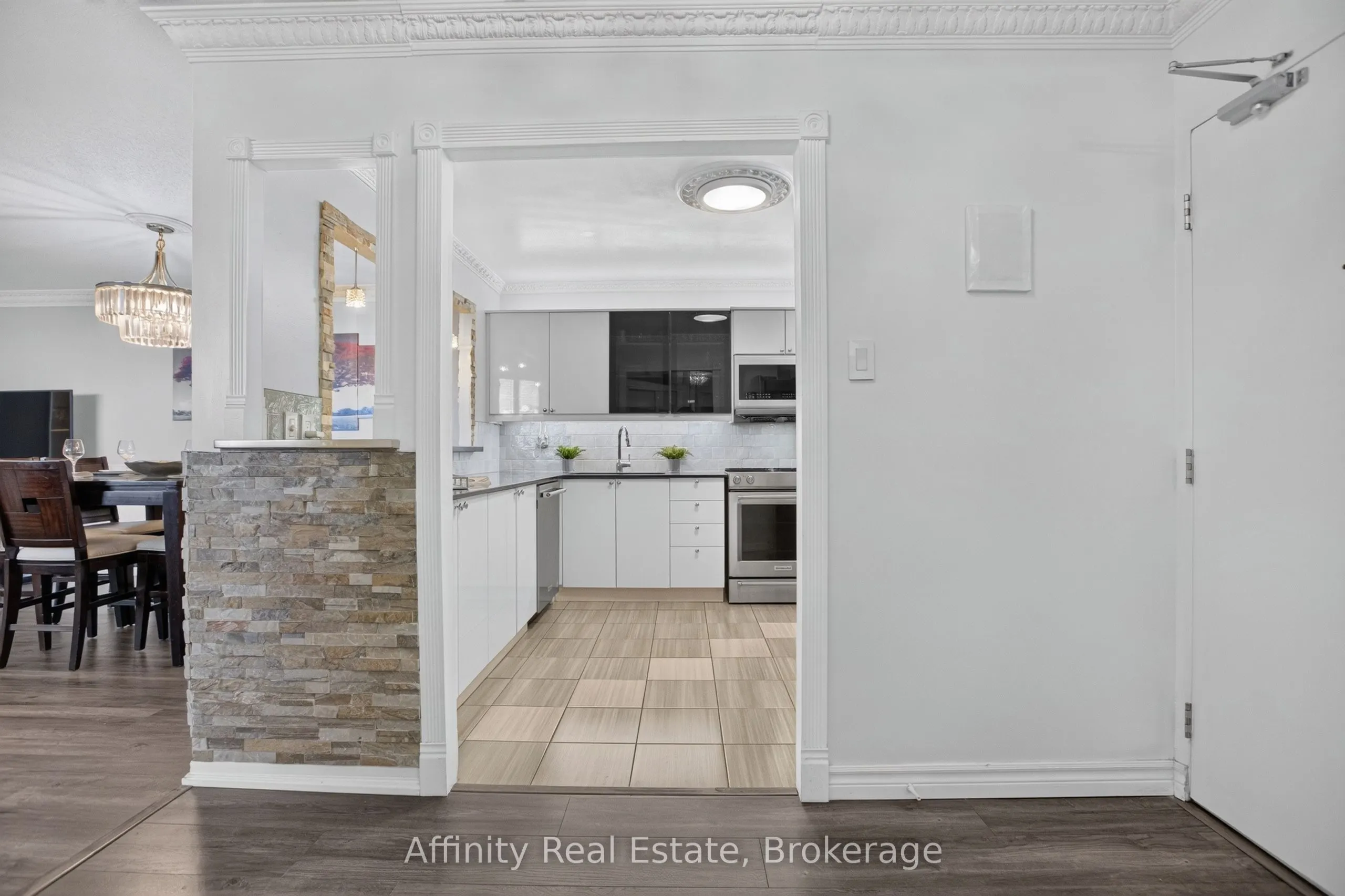 2323 Confederation Parkway #808