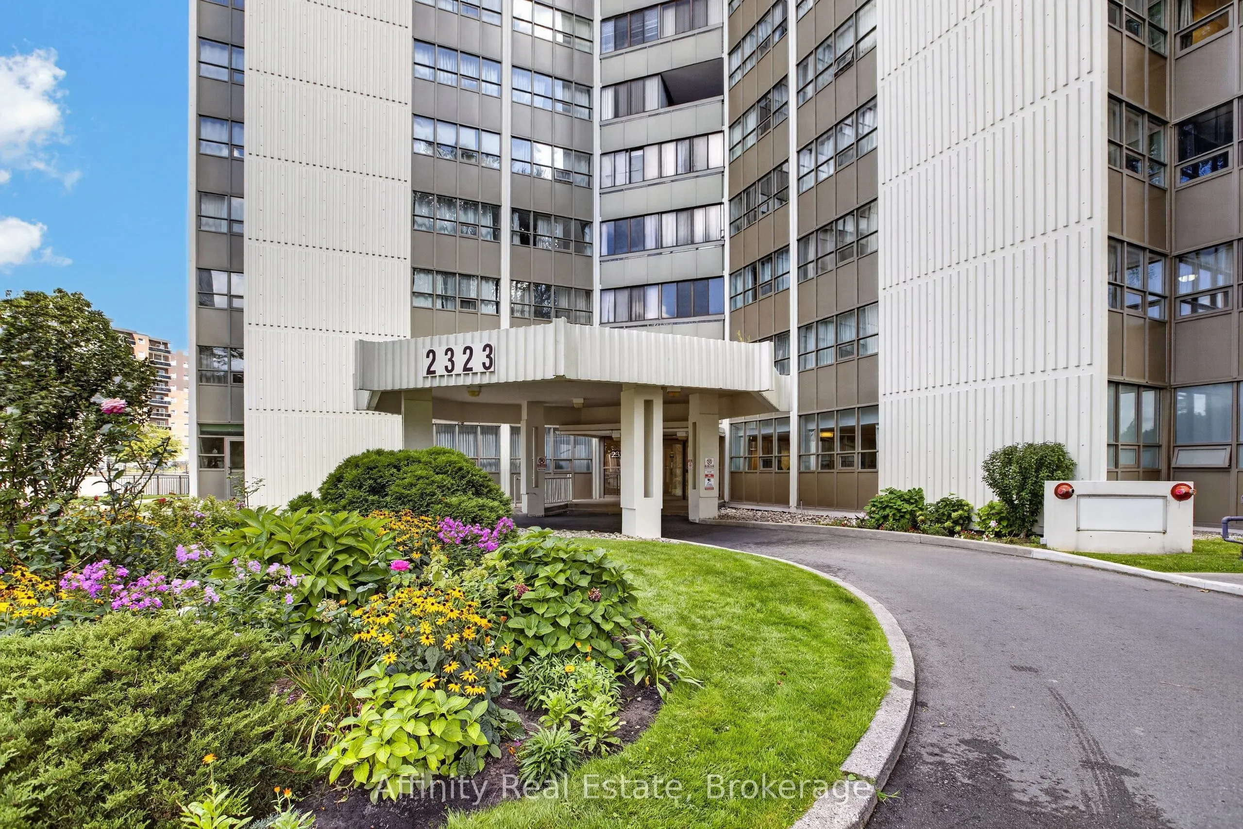 2323 Confederation Parkway #808