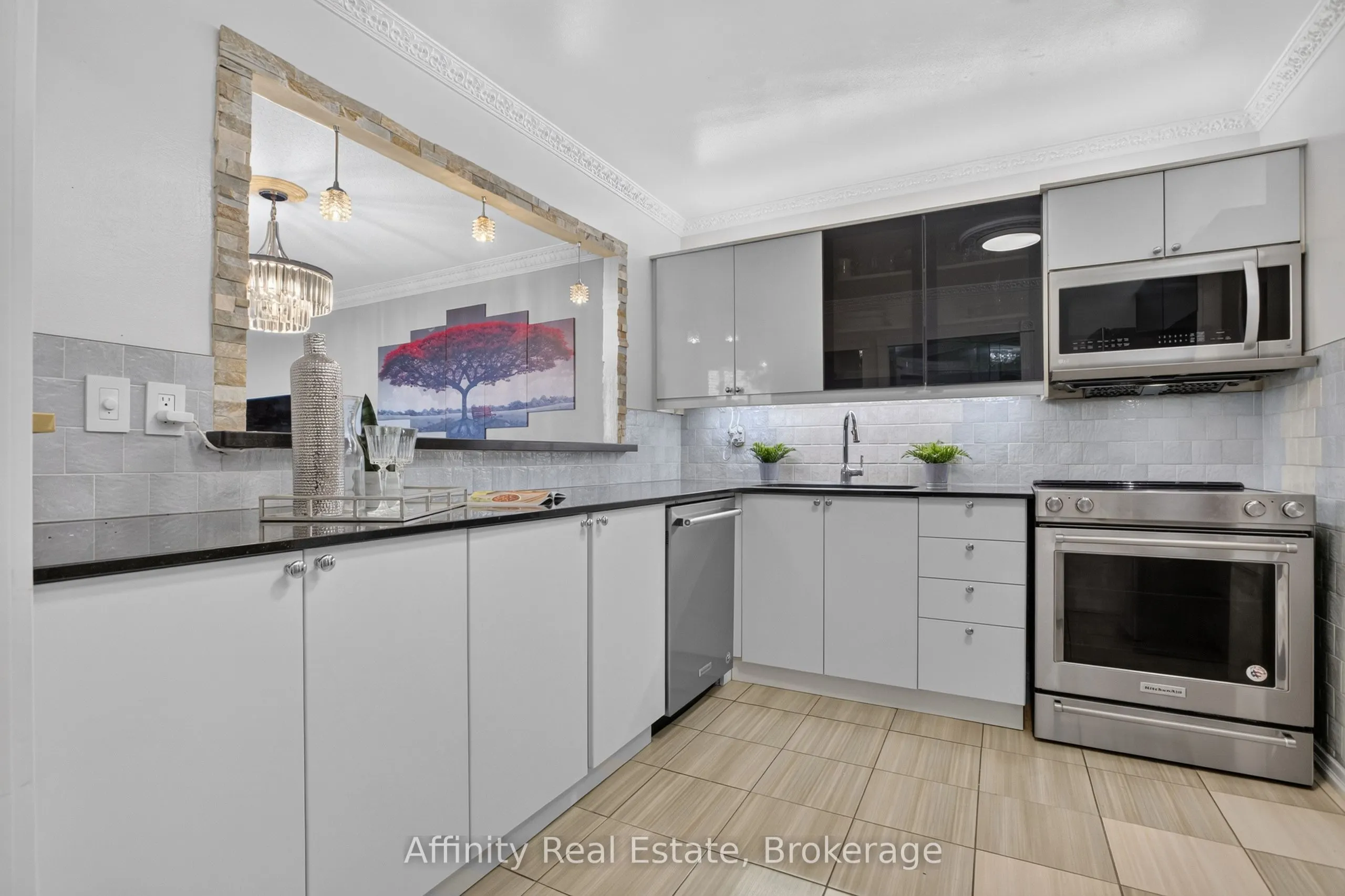 2323 Confederation Parkway #808