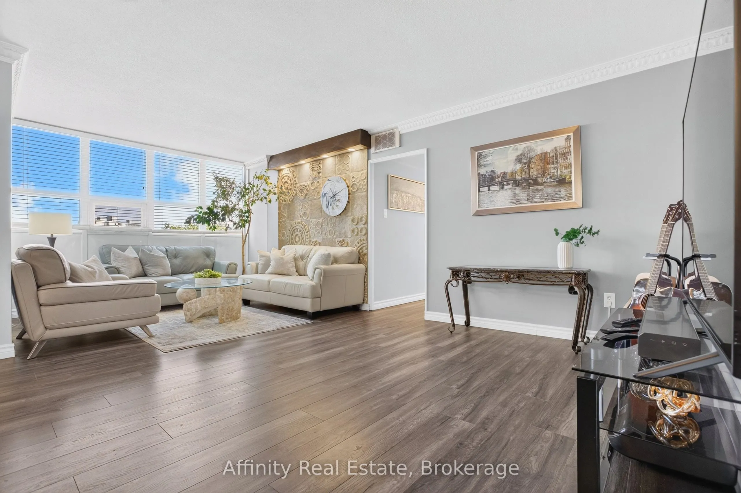 2323 Confederation Parkway #808