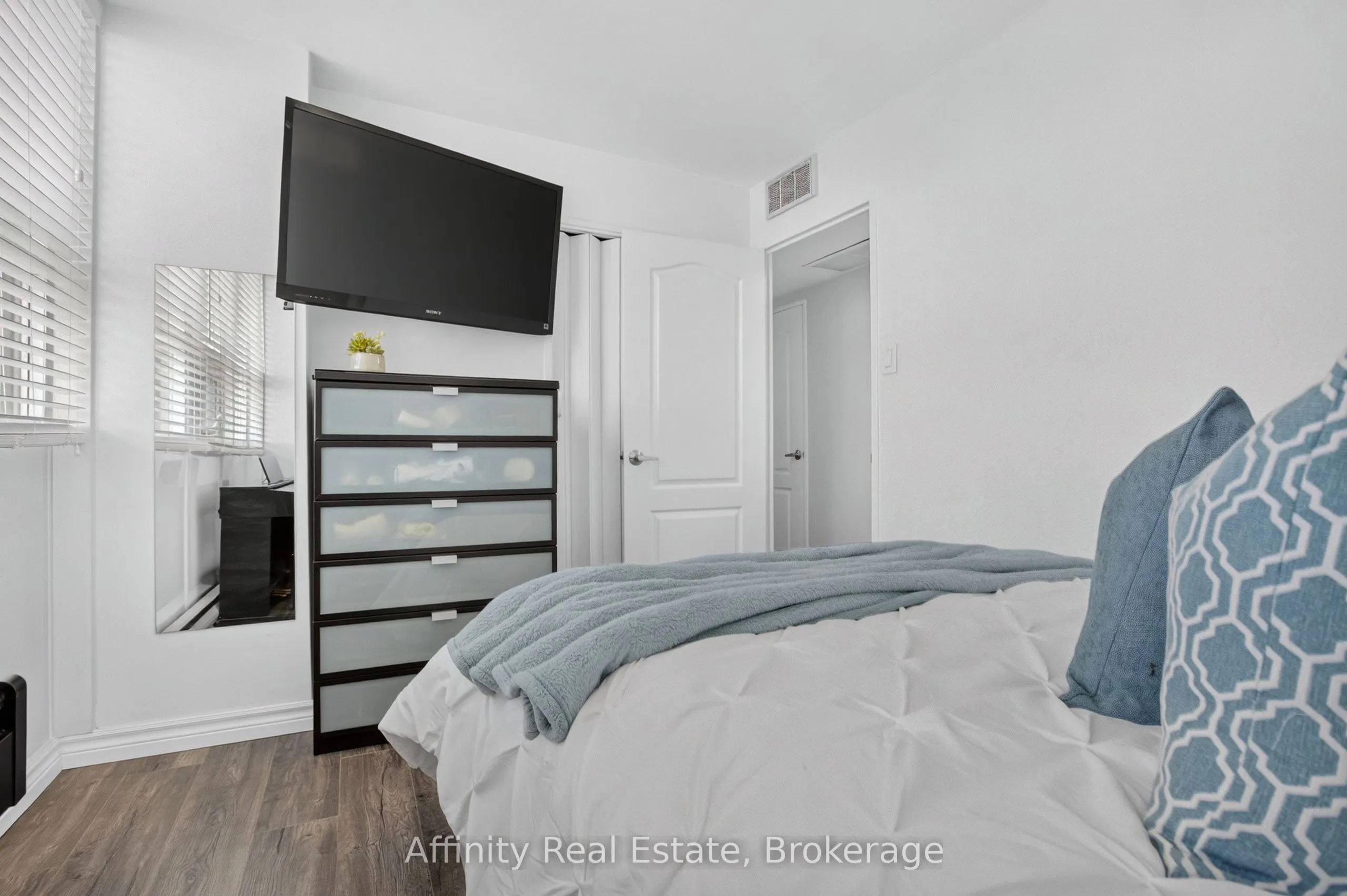 2323 Confederation Parkway #808