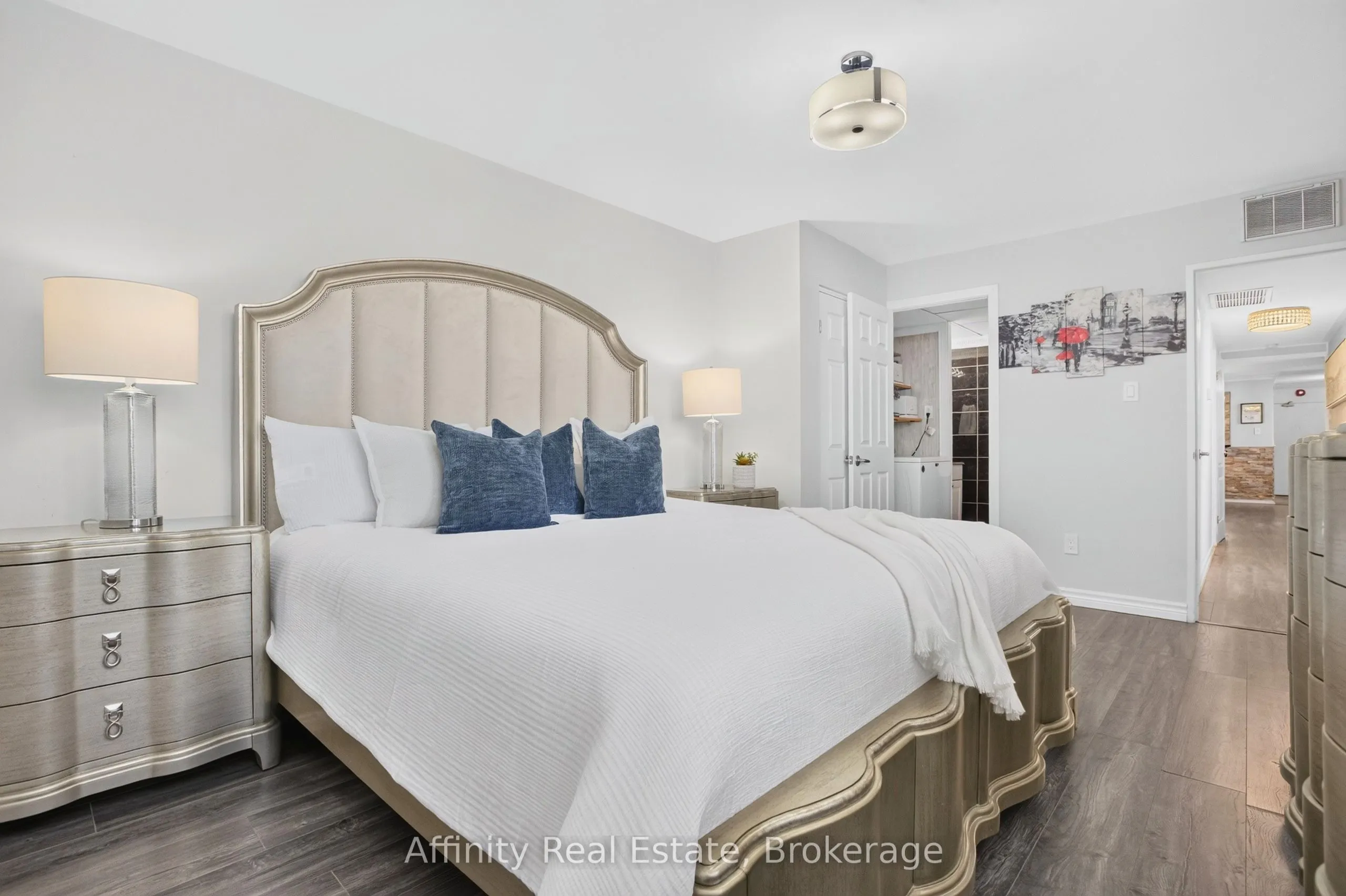 2323 Confederation Parkway #808