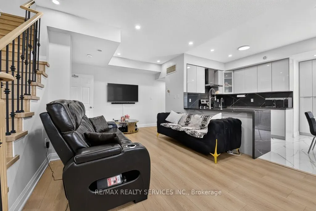 180 Howden Boulevard #15