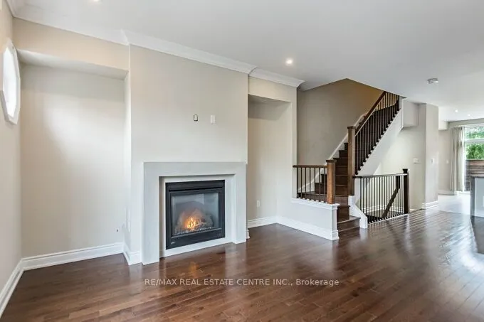2034 Queensborough Gate #23