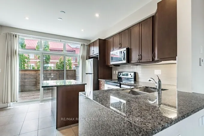 2034 Queensborough Gate #23