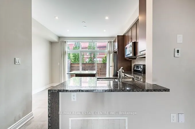 2034 Queensborough Gate #23