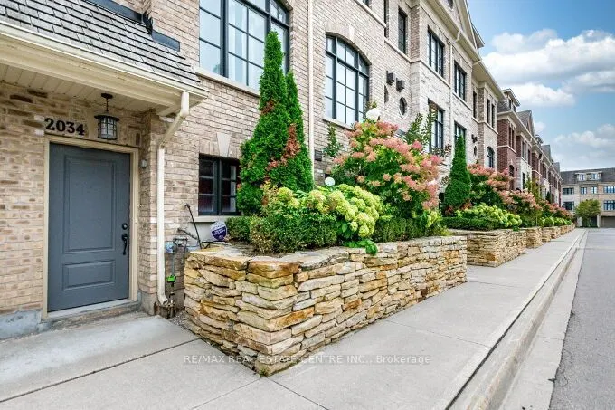 2034 Queensborough Gate #23