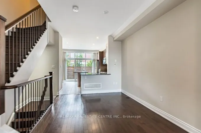 2034 Queensborough Gate #23