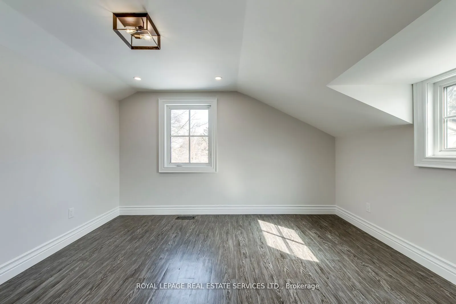 317 Queen Street S