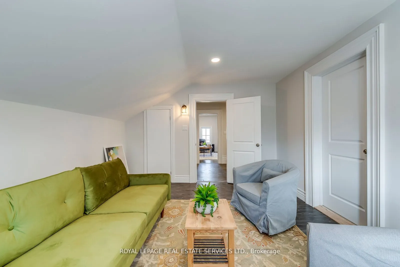 317 Queen Street S