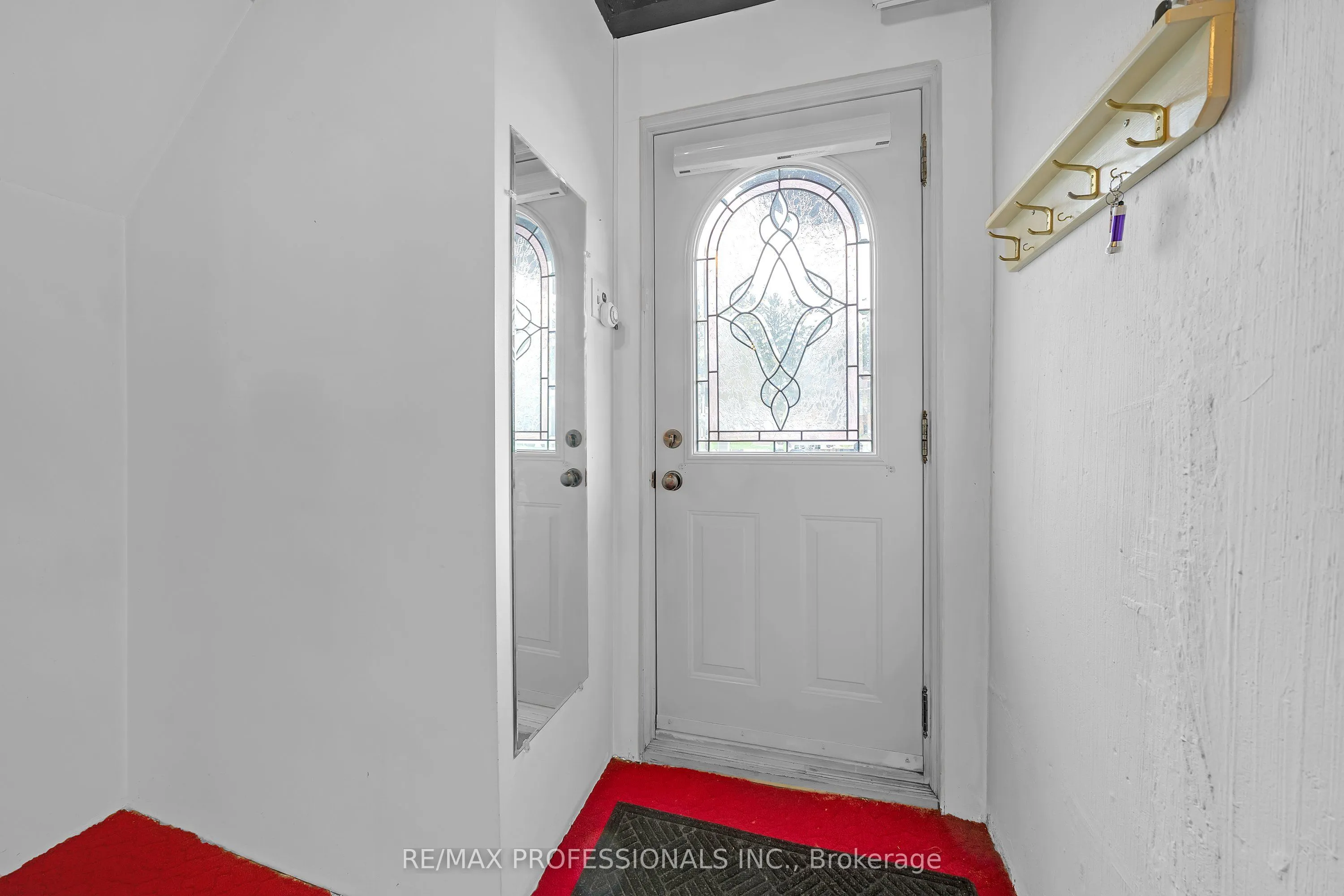 1877 Silverberry Crescent