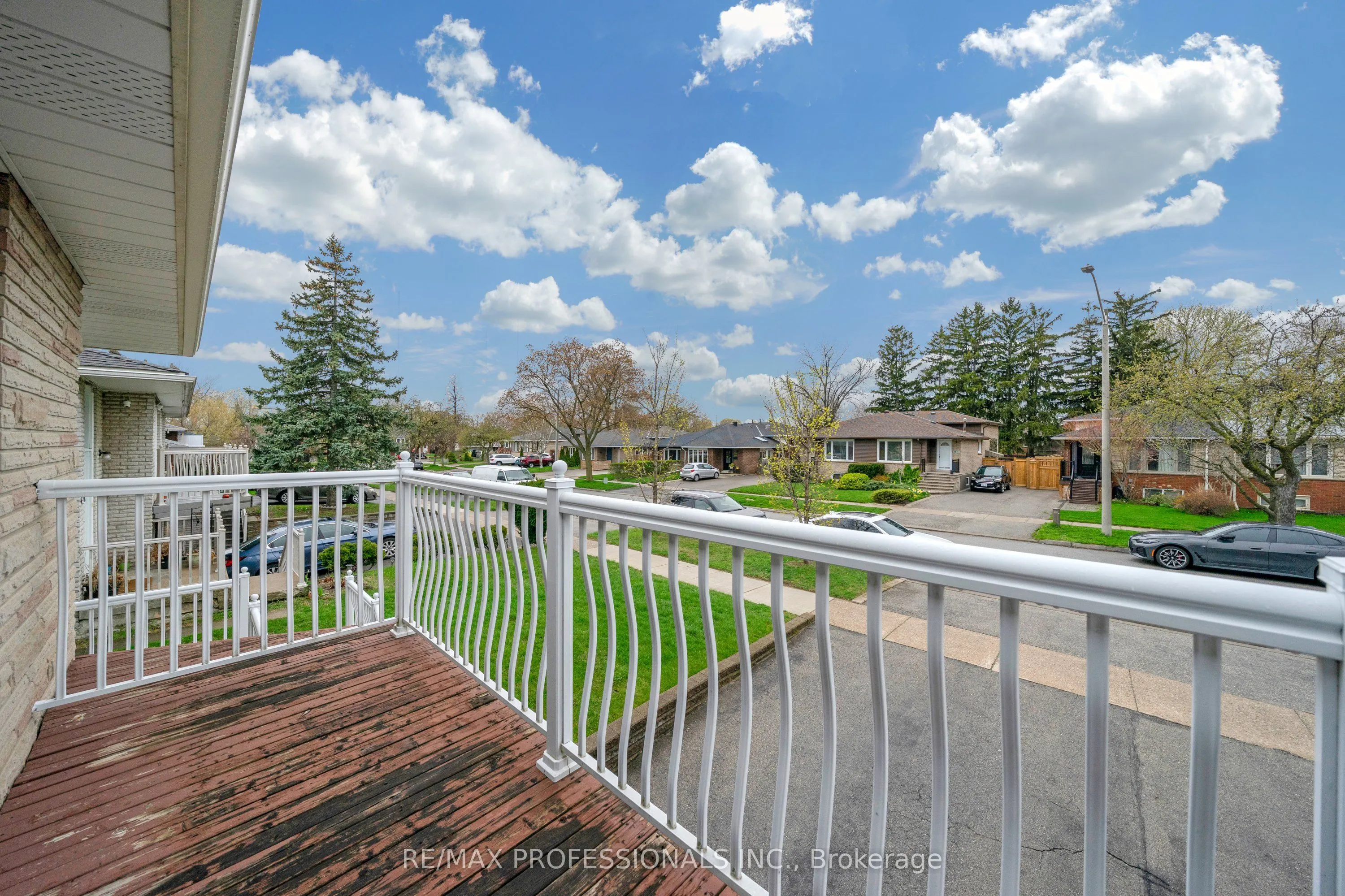 1877 Silverberry Crescent