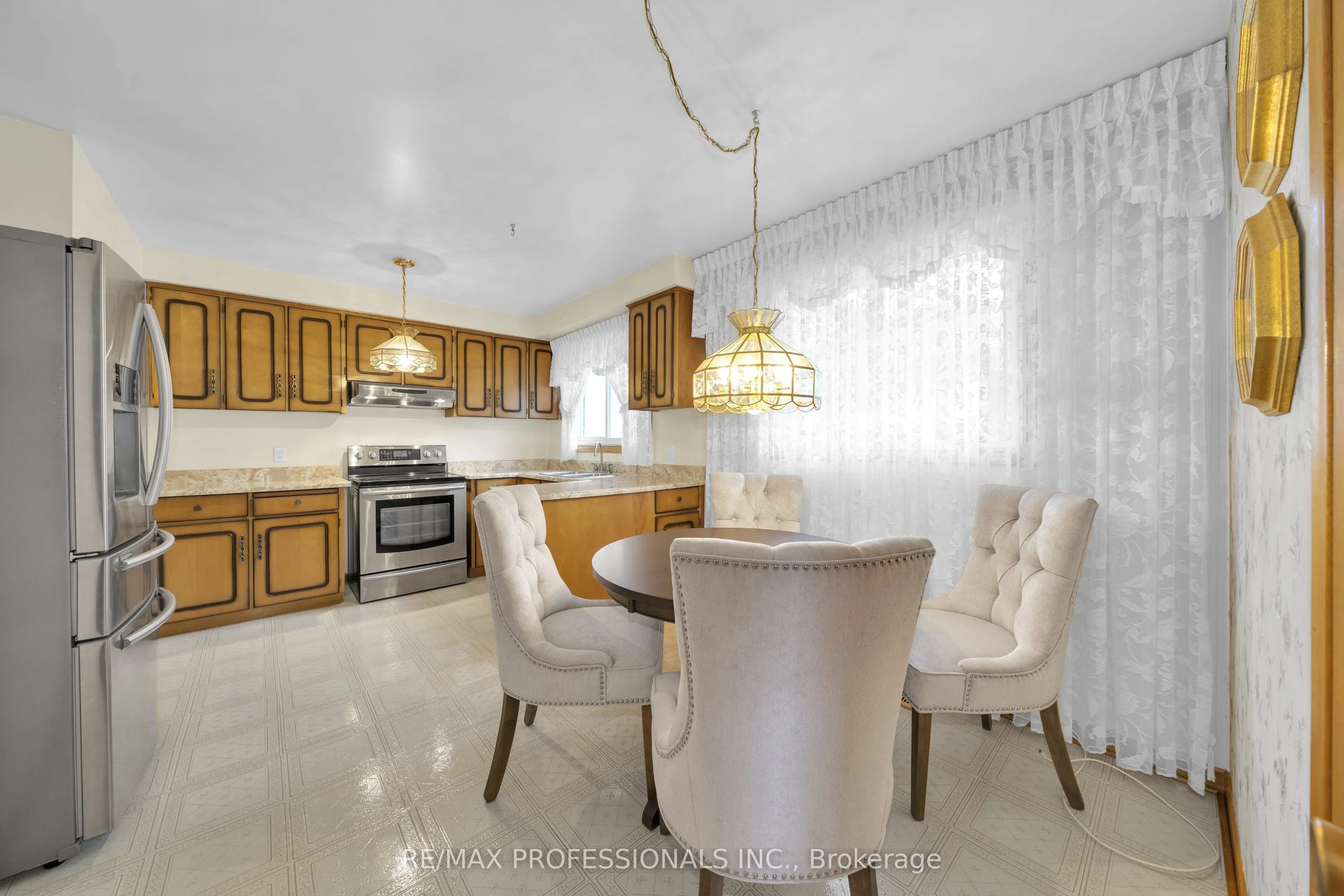 1877 Silverberry Crescent