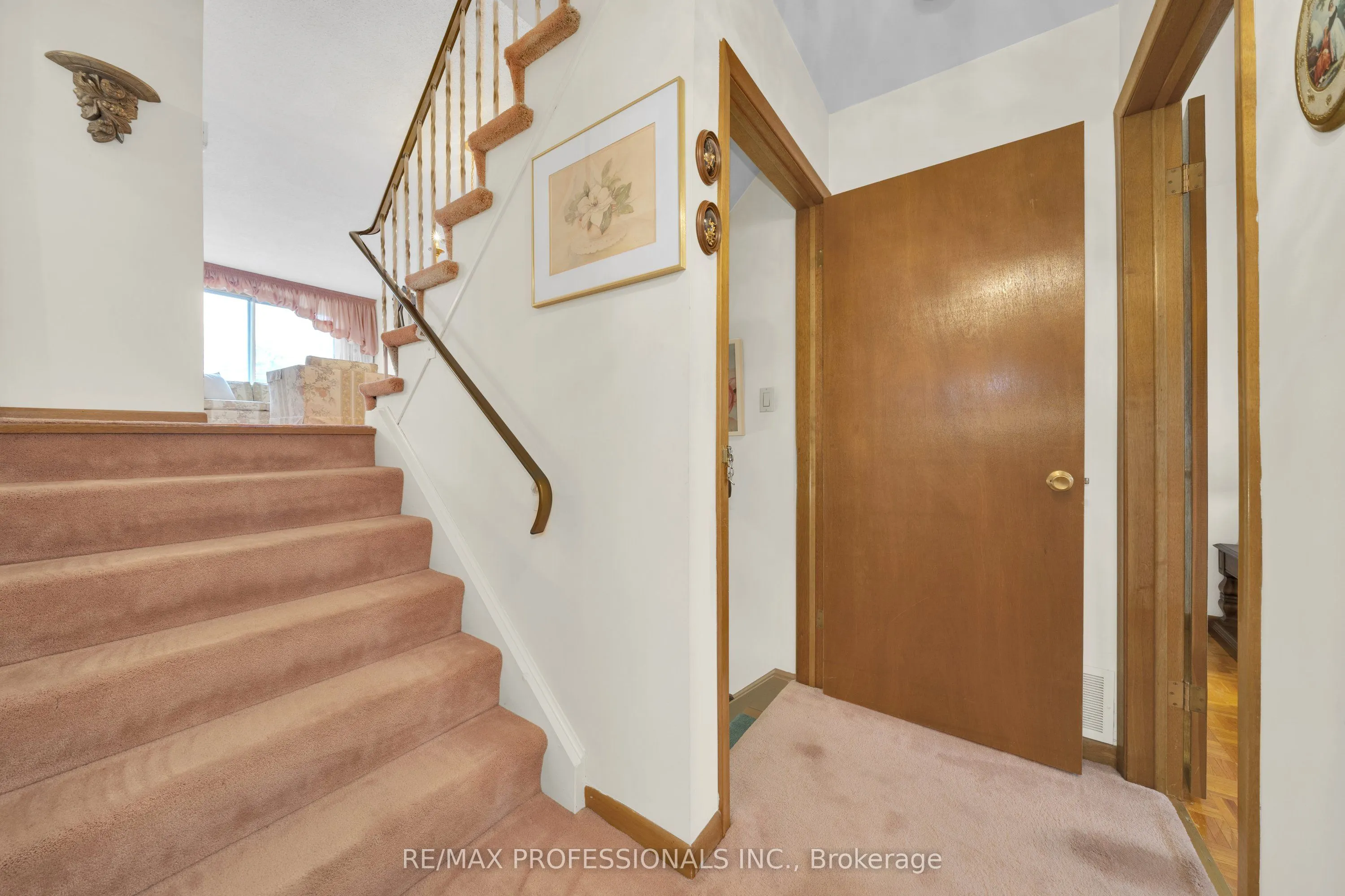 1877 Silverberry Crescent