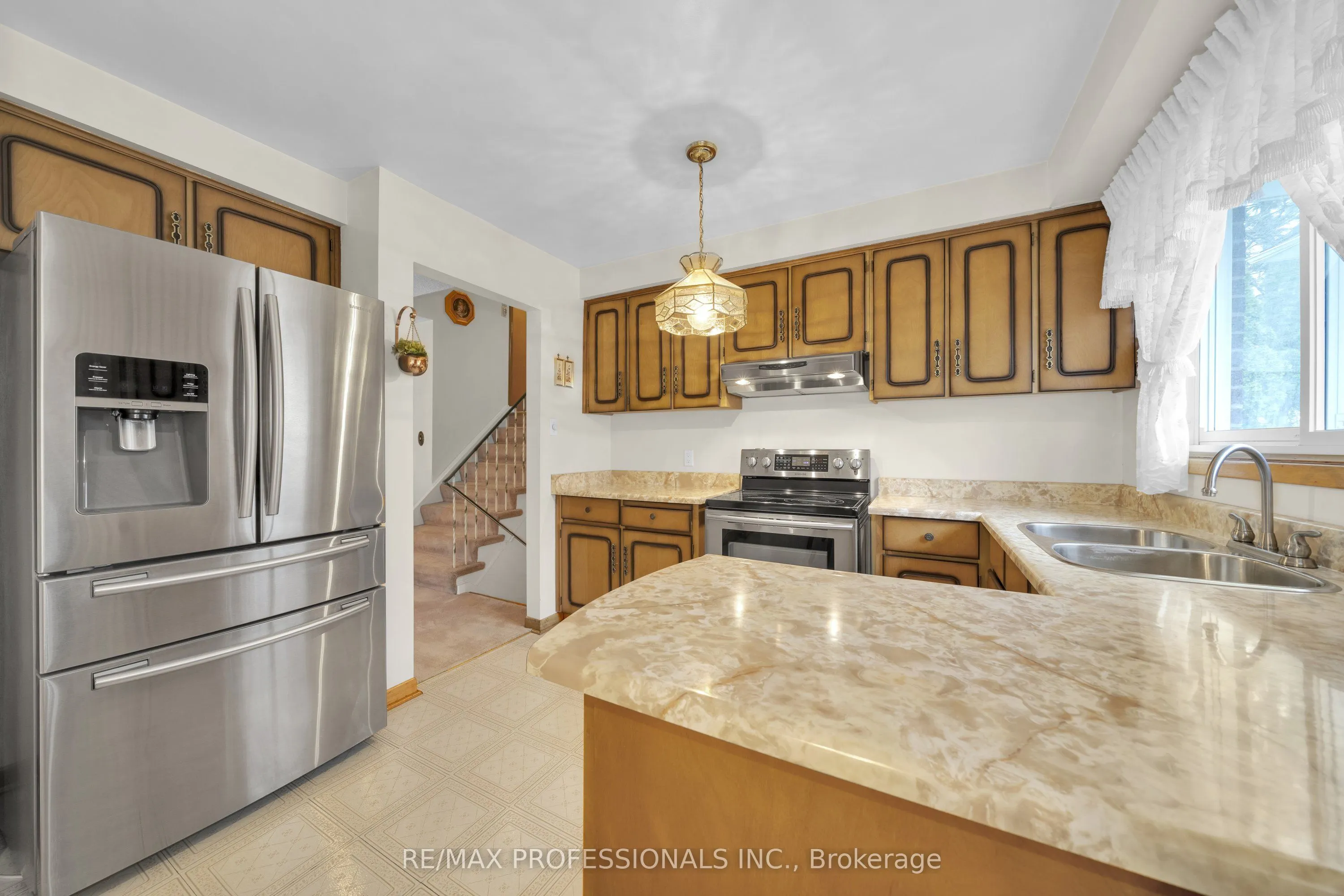 1877 Silverberry Crescent