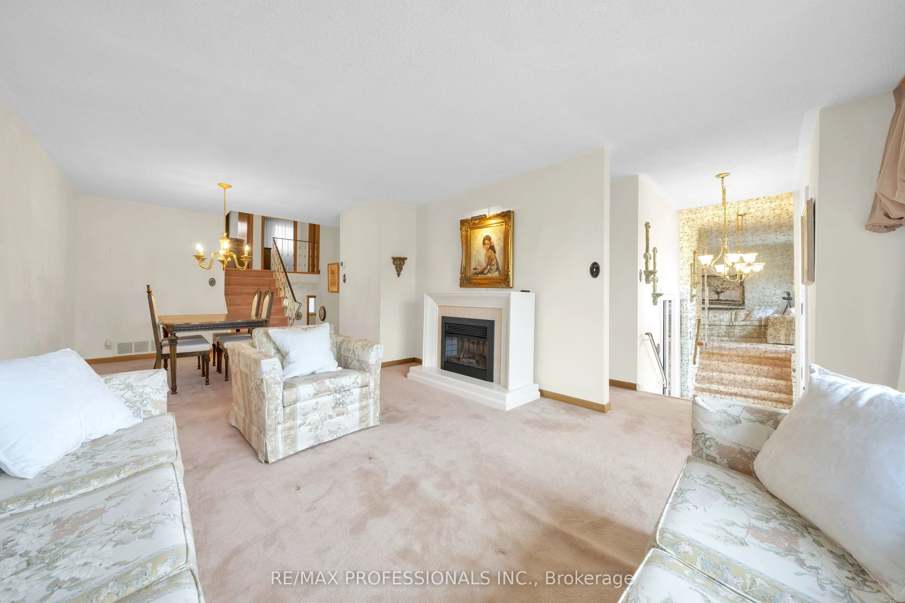 1877 Silverberry Crescent