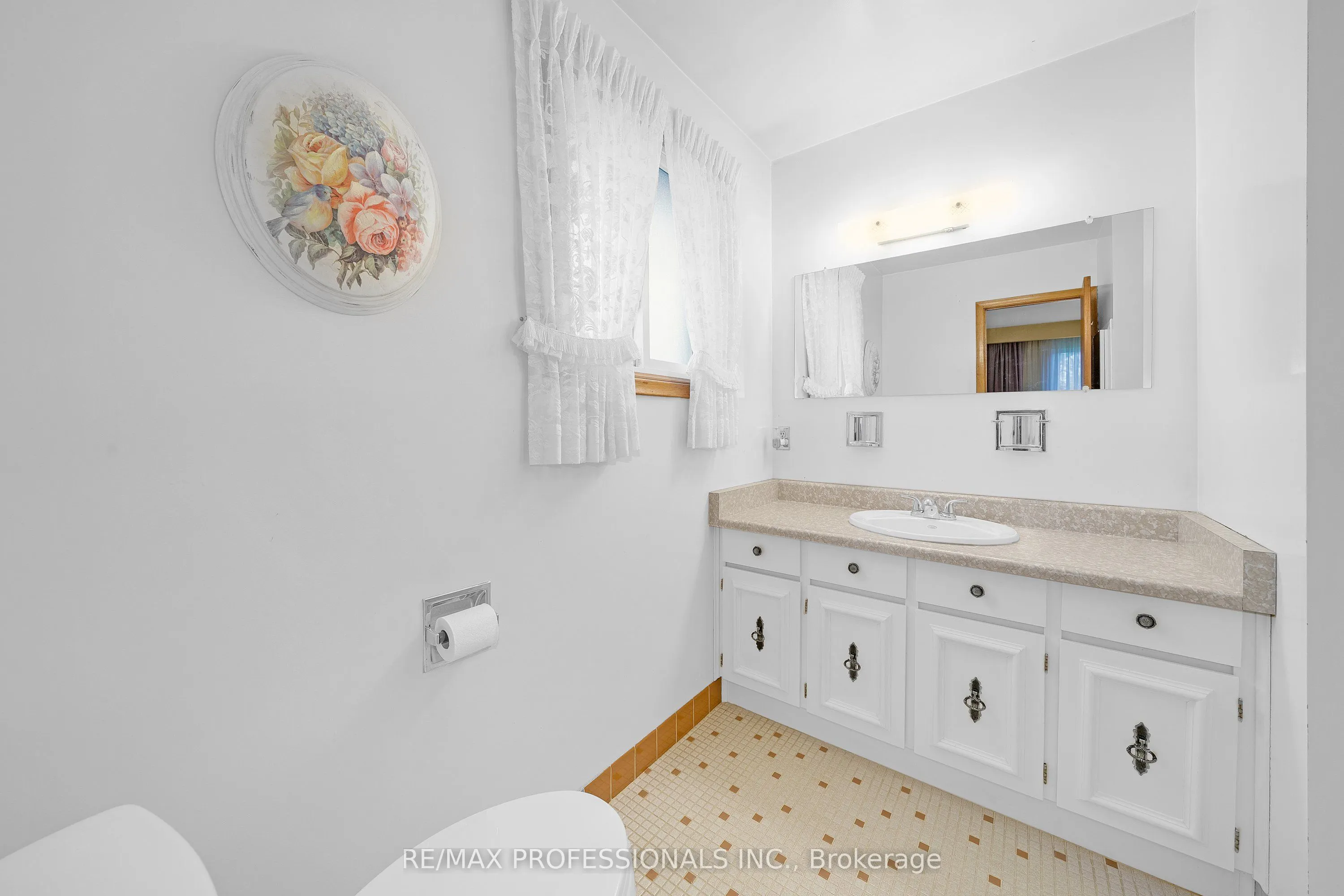 1877 Silverberry Crescent
