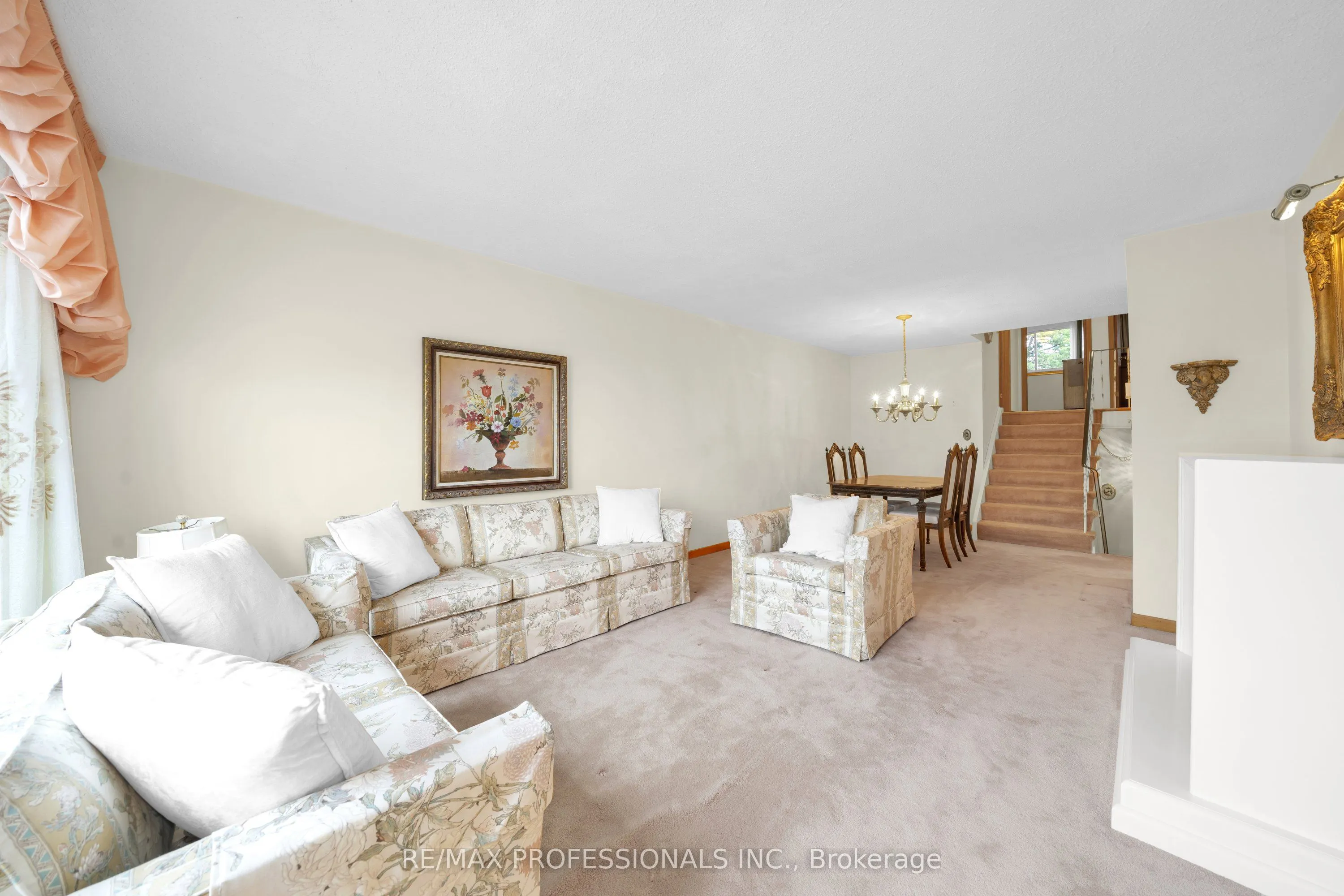 1877 Silverberry Crescent