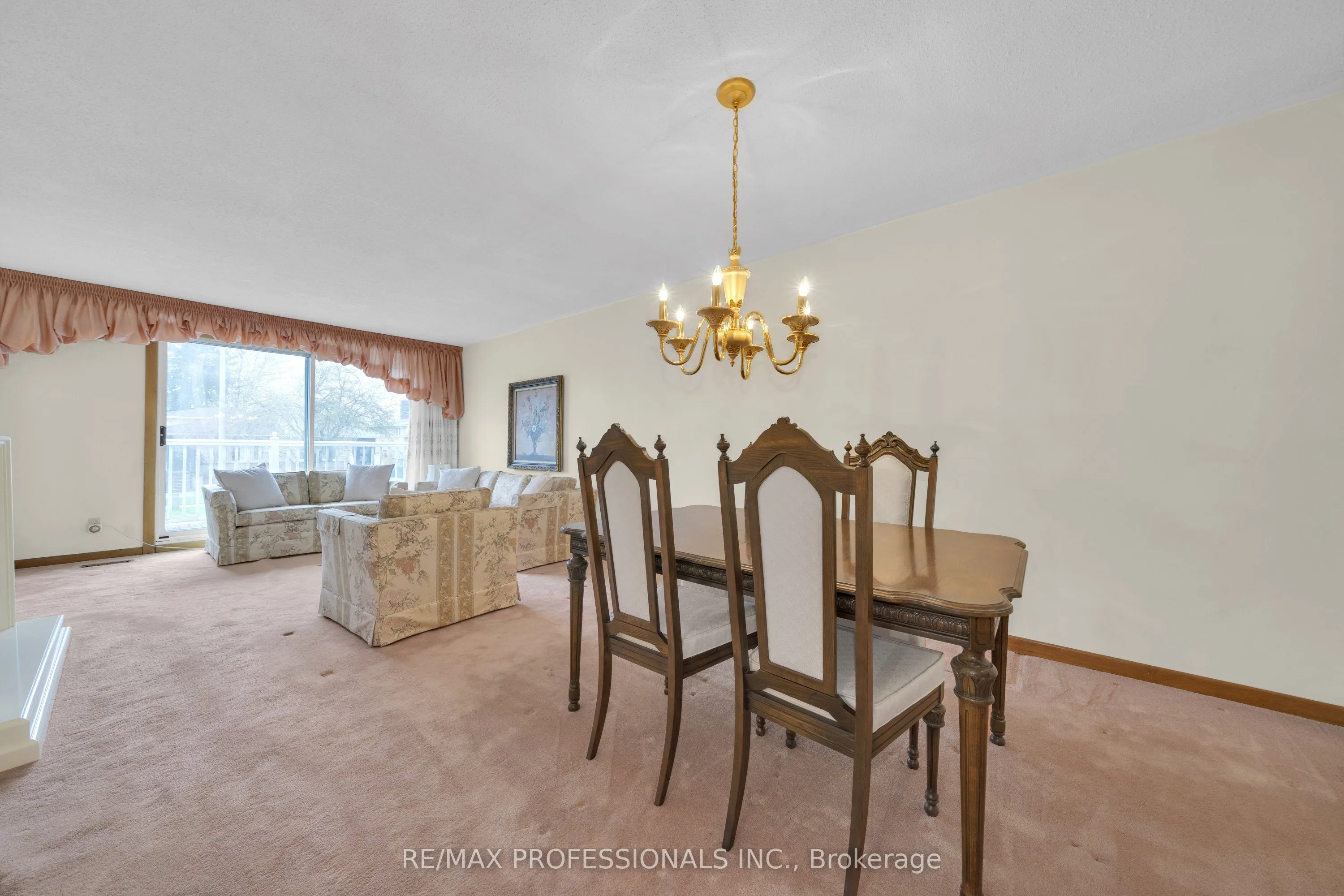1877 Silverberry Crescent
