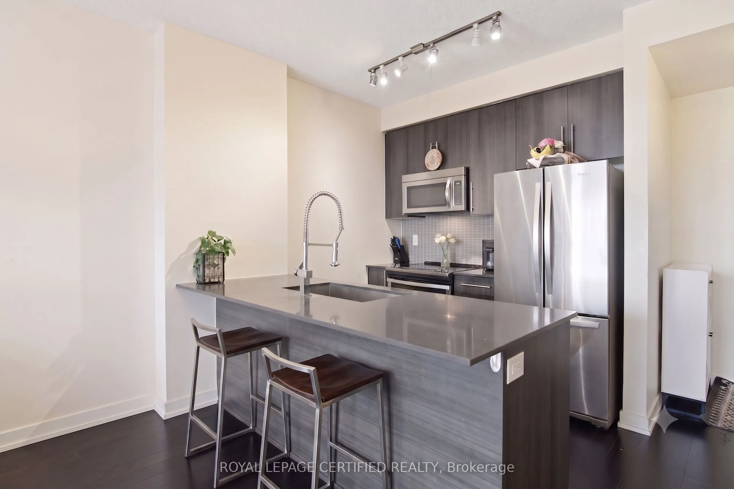 510 Curran Place #808