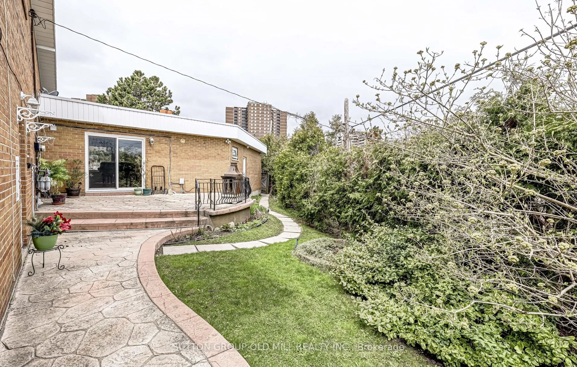 2 Leita Court